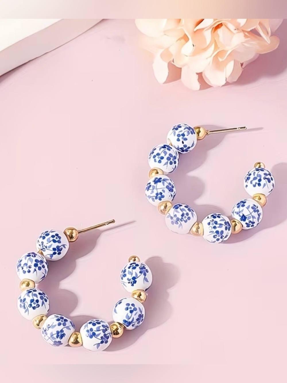 NEW! Cute Blue & White Floral Beaded Hoop Earrings. Beautiful 🦋  (A1-48)